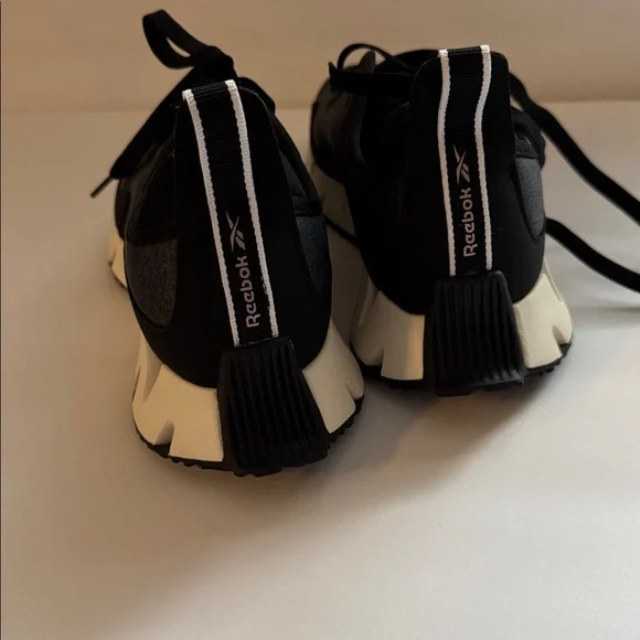 Reebok Women’s Black and Cream Zig-Style Chunky Sole Sneakers - Picture 4 of 6